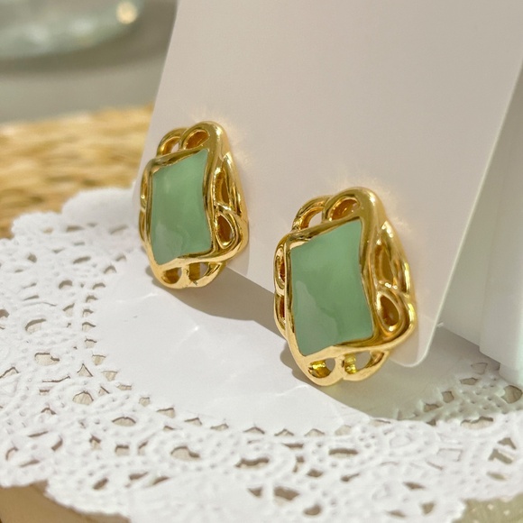 Vintage Monet Green Enamel Gold Tone Open Filigree Clip-On Oval Earrings - Picture 2 of 10